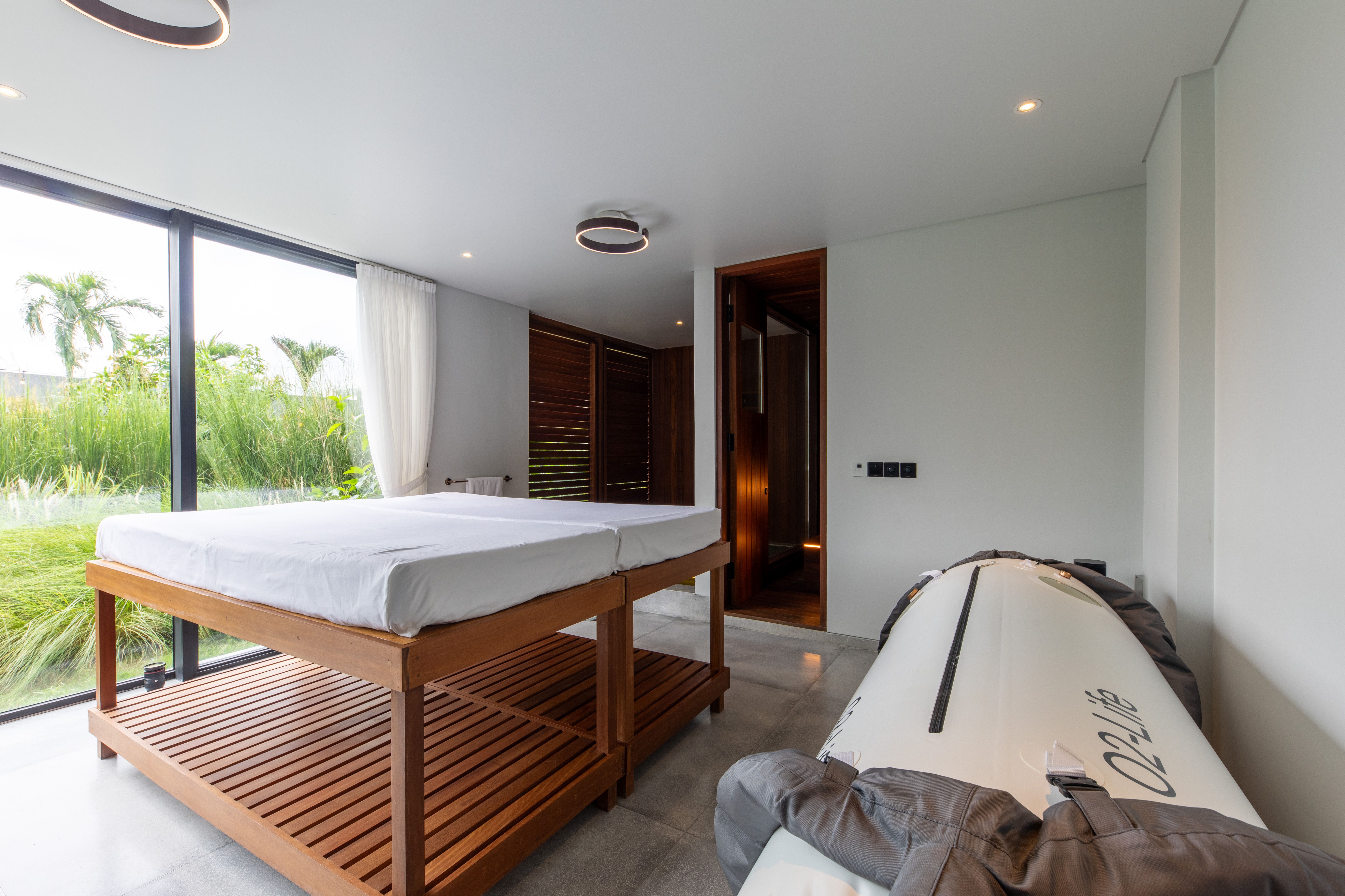 Spa bed & Oxygen Chamber Room view